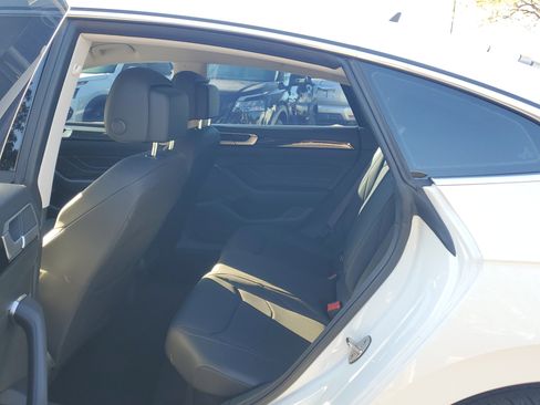 Used 2021 Volkswagen Arteon SE image 11