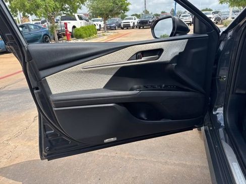 Used 2025 Toyota Camry XLE w/ Premium Plus Package image 8