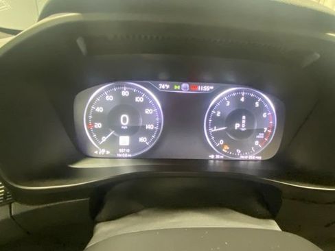 Used 2022 Volvo XC40 T5 R-Design w/ Advanced Package AWD/4WD image 16