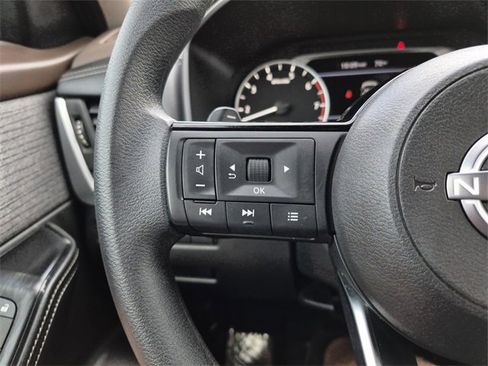 Used 2023 Nissan Rogue SV image 26