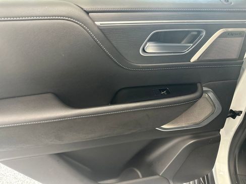 Used 2025 INFINITI QX80 Sensory AWD/4WD image 17