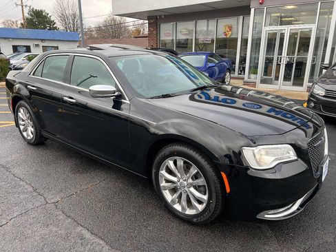 Used 2015 Chrysler 300 C image 4