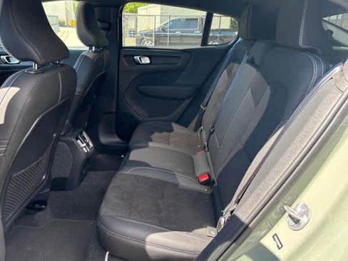 Used 2023 Volvo C40 P8 Recharge Ultimate image 5