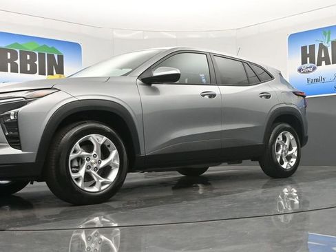 New 2026 Chevrolet Trax LS w/ LS Convenience Package image 18