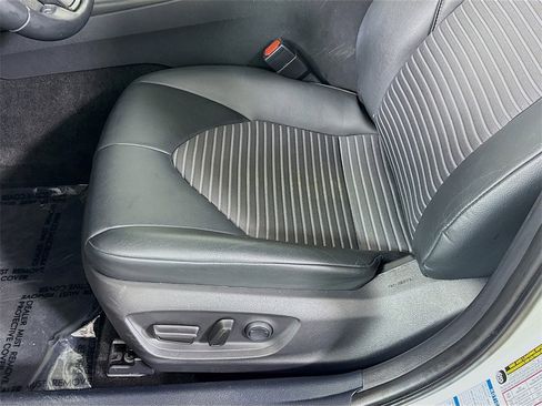 Certified 2022 Toyota Camry SE image 24