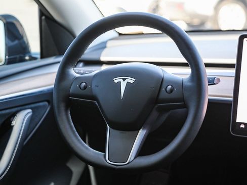 Used 2025 Tesla Model Y Long Range RWD image 15