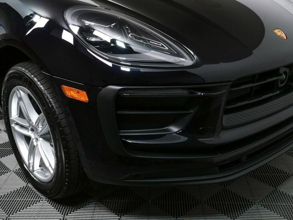 Certified 2026 Porsche Macan AWD/4WD image 38