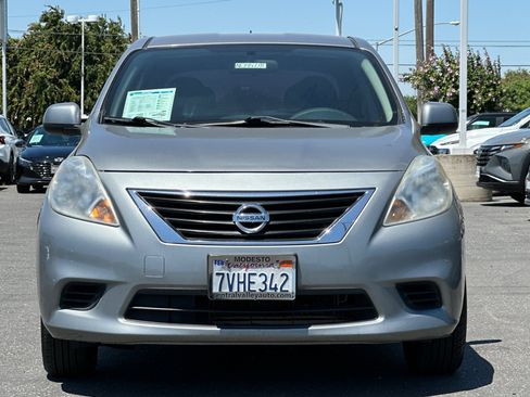 Used 2014 Nissan Versa SV FWD image 9