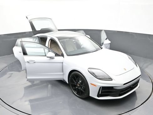 Certified 2025 Porsche Panamera image 33