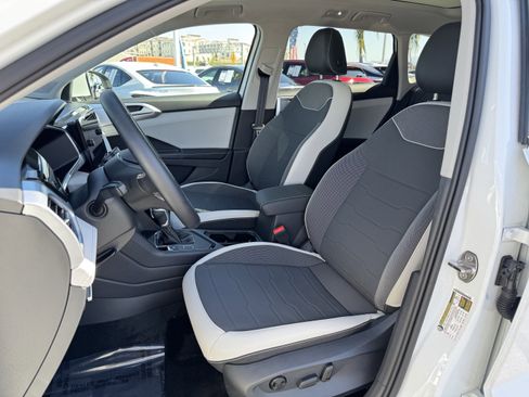 Used 2025 Volkswagen Taos SE image 16