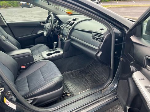 Used 2014 Toyota Camry SE w/ Protection Package FWD image 10