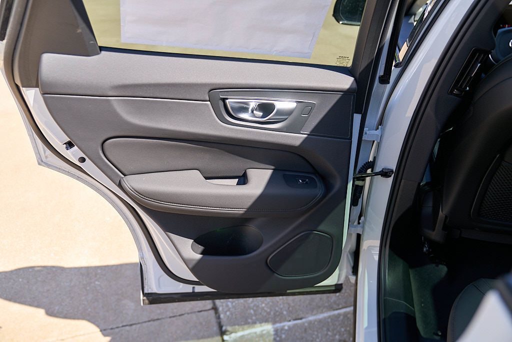 New 2026 Volvo XC60 B5 Core w/ Protection Package AWD/4WD image 18