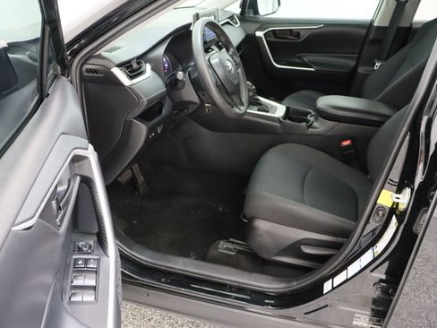 Used 2021 Toyota RAV4 LE AWD/4WD image 14