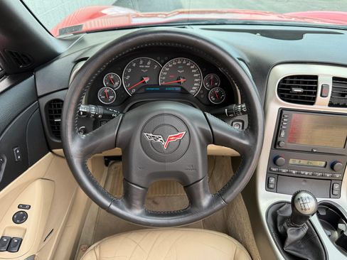Used 2005 Chevrolet Corvette Convertible w/ Preferred Equipment Group RWD image 29