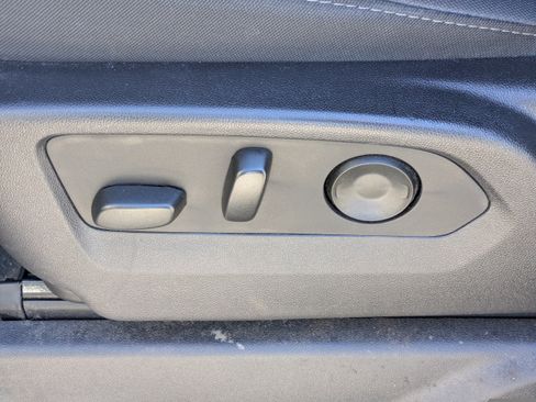 Used 2023 Chevrolet Silverado 1500 LT AWD/4WD image 19