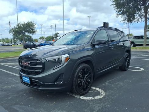 Used 2021 GMC Terrain SLE w/ Driver Convenience Package FWD image 12