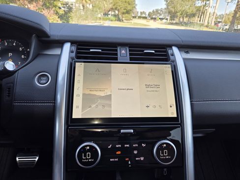 New 2026 Land Rover Discovery Limited Edition image 13