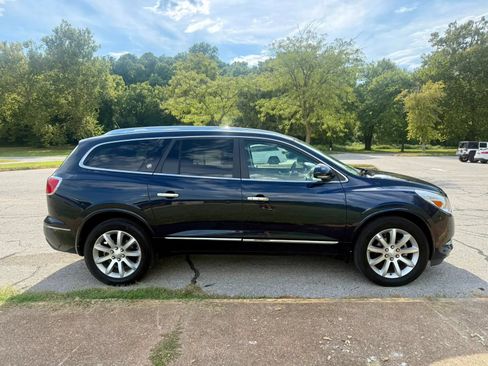 Used 2017 Buick Enclave Premium w/ Experience Buick Package FWD image 4