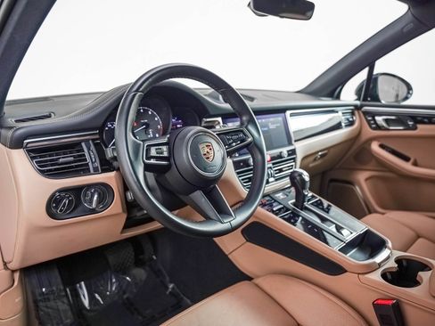Certified 2023 Porsche Macan S AWD/4WD image 4