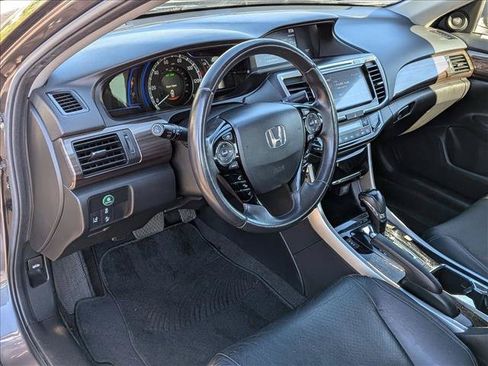 Used 2017 Honda Accord EX-L image 9