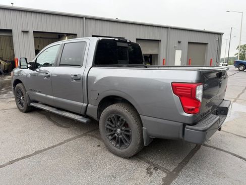 Used 2018 Nissan Titan SV AWD/4WD image 2