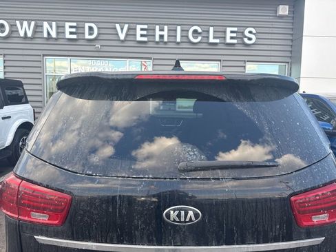 Used 2021 Kia Sedona LX image 5