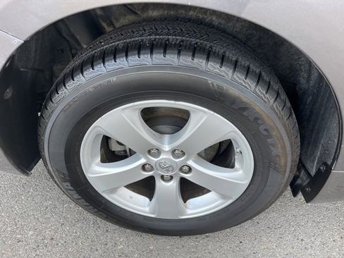 Used 2015 Toyota Sienna L image 26