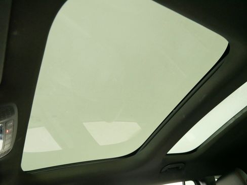 Used 2021 Mercedes-Benz GLB 250 GLB 250 image 31