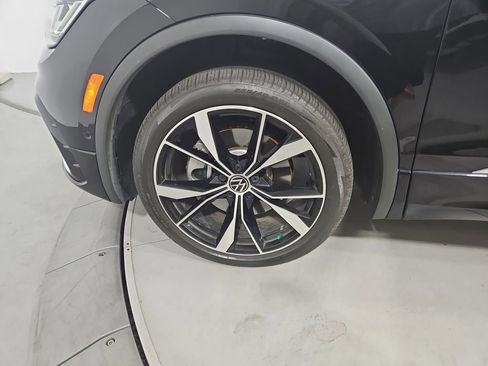 Certified 2024 Volkswagen Tiguan SEL R-Line AWD/4WD image 28