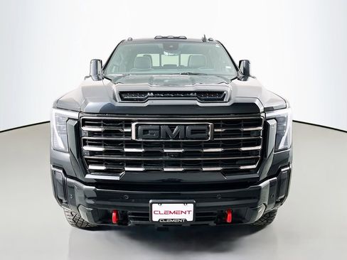 Used 2025 GMC Sierra 2500 AT4X image 3