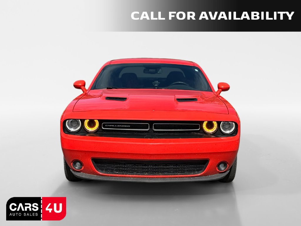 Used 2017 Dodge Challenger SXT RWD image 2