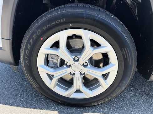 Used 2024 Jeep Compass Latitude AWD/4WD image 9