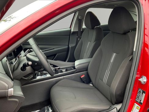 Certified 2025 Hyundai Elantra SEL FWD image 21