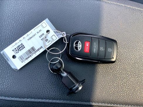 Used 2026 Toyota Camry XSE AWD/4WD image 15