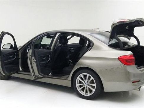 Used 2018 BMW 320i Sedan w/ Convenience Package RWD image 11