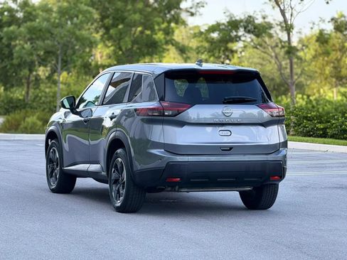Used 2025 Nissan Rogue SV FWD image 7