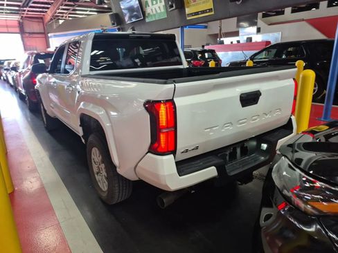 Used 2025 Toyota Tacoma SR5 AWD/4WD image 2