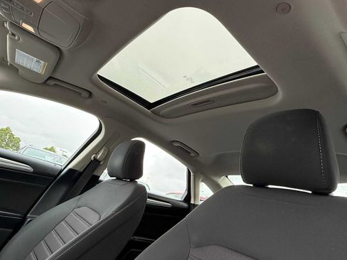 Used 2020 Ford Fusion SE FWD image 12