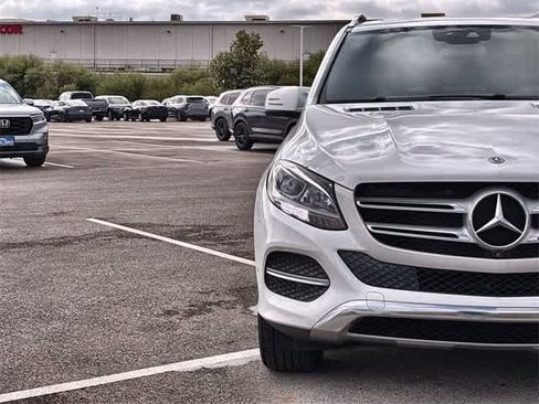 Used 2019 Mercedes-Benz GLE 400 4MATIC image 10