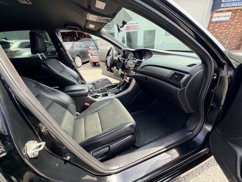 Used 2017 Honda Accord Sport image 12