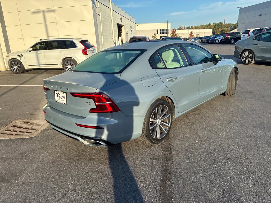 Used 2022 Volvo S60 B5 Momentum w/ Premium Package FWD image 3