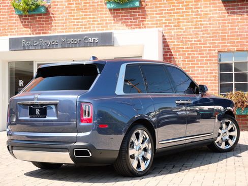 Used 2023 Rolls-Royce Cullinan w/ Cullinan Package AWD/4WD image 2