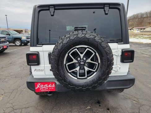 Used 2018 Jeep Wrangler Sport image 4