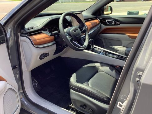 Used 2024 Jeep Compass Limited image 7