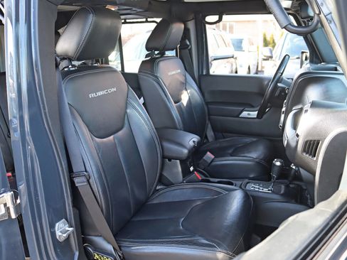 Used 2017 Jeep Wrangler Unlimited Rubicon w/ Dual Top Group image 29