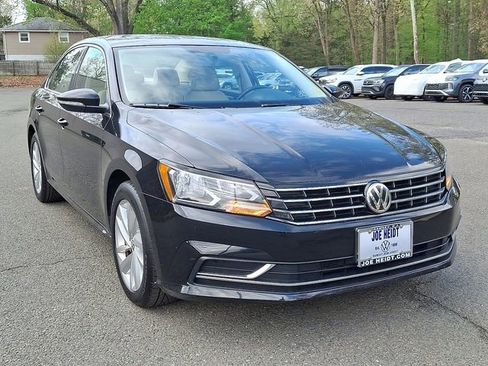 Used 2018 Volkswagen Passat 2.0T SE FWD image 2