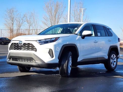 Used 2023 Toyota RAV4 LE FWD image 12