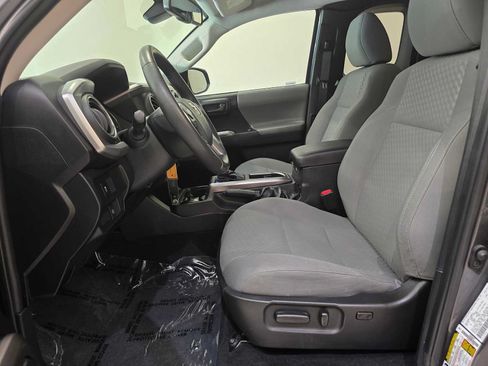 Used 2020 Toyota Tacoma SR5 AWD/4WD image 19