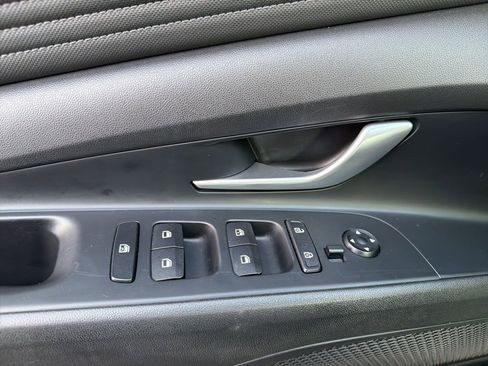 Used 2023 Hyundai Elantra Limited image 27