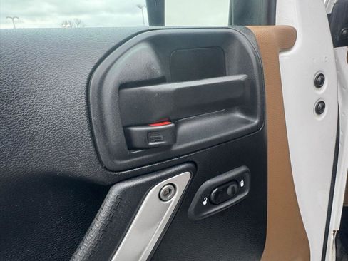 Used 2017 Jeep Wrangler Sahara w/ Connectivity Group image 26